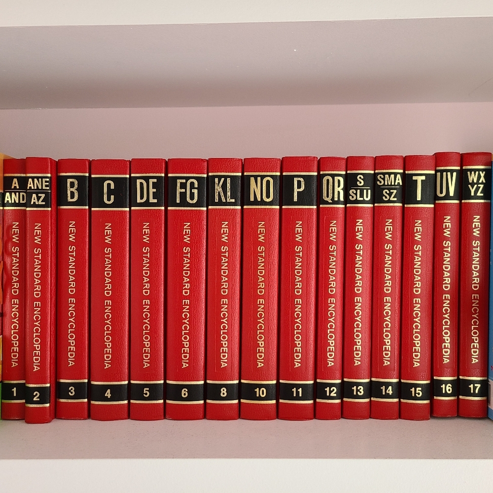 Mint Condition 1987 Encyclopedia Set